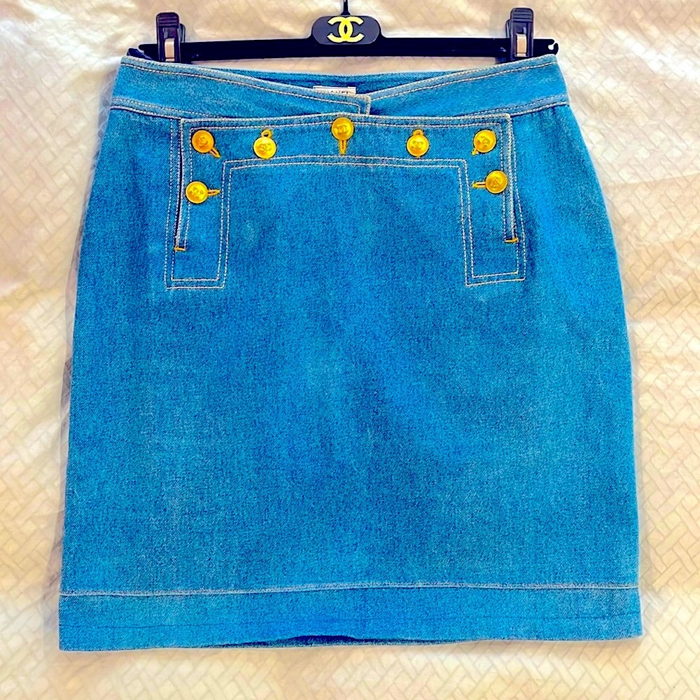 Chanel denim skirt with gold interlocking cc buttons, original owner. Size 40